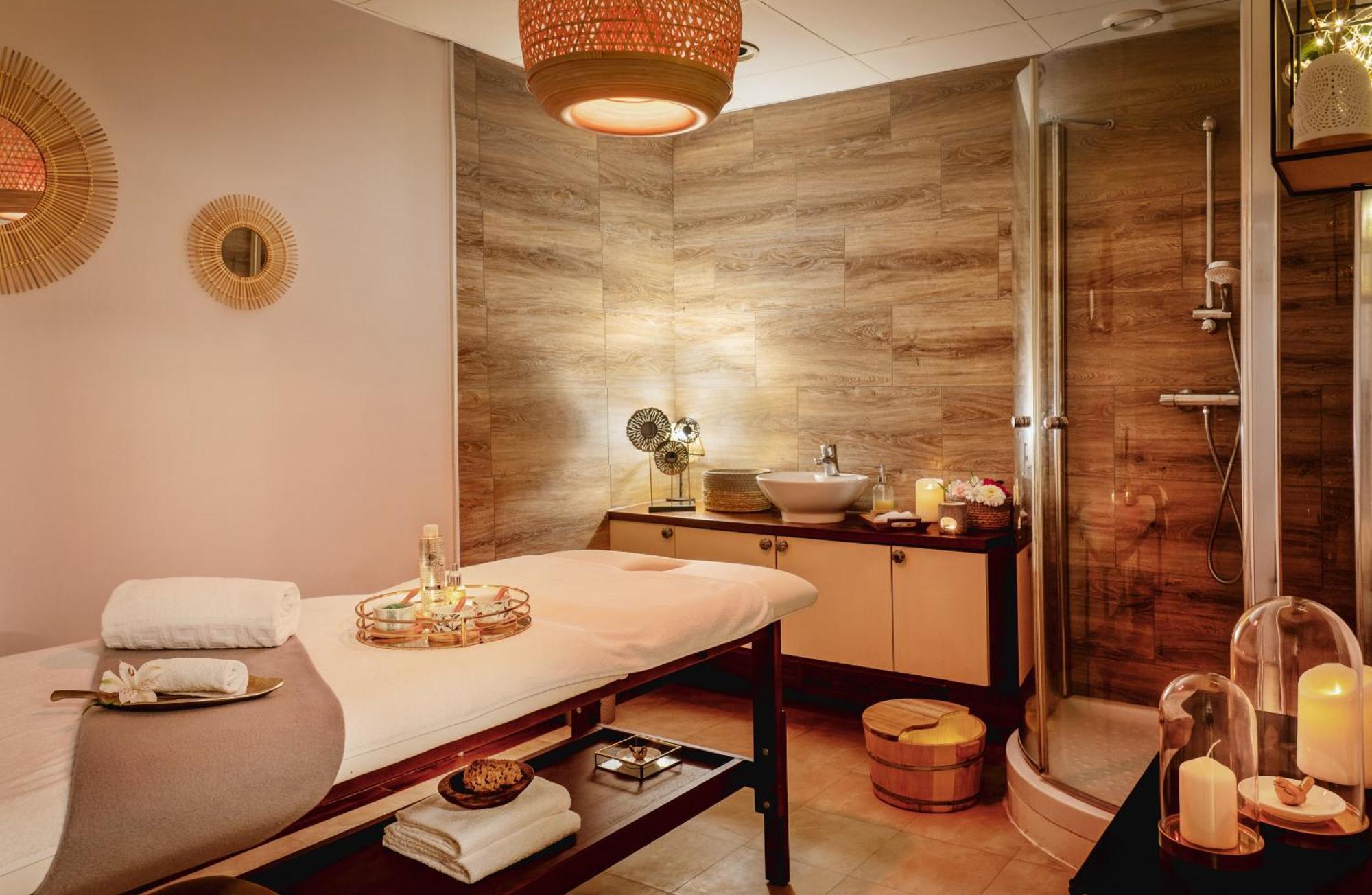 Hotel Valdys Thalasso & Spa - La Baie ドゥアルヌネ エクステリア 写真