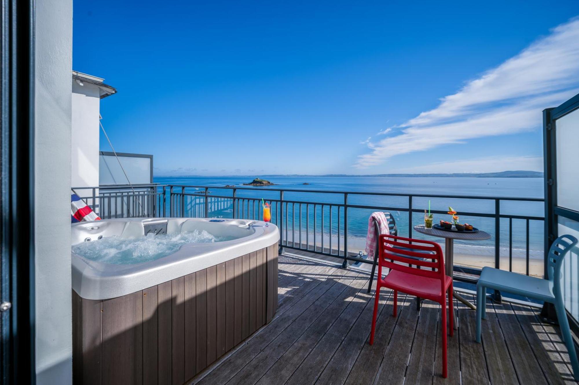 Hotel Valdys Thalasso & Spa - La Baie ドゥアルヌネ エクステリア 写真