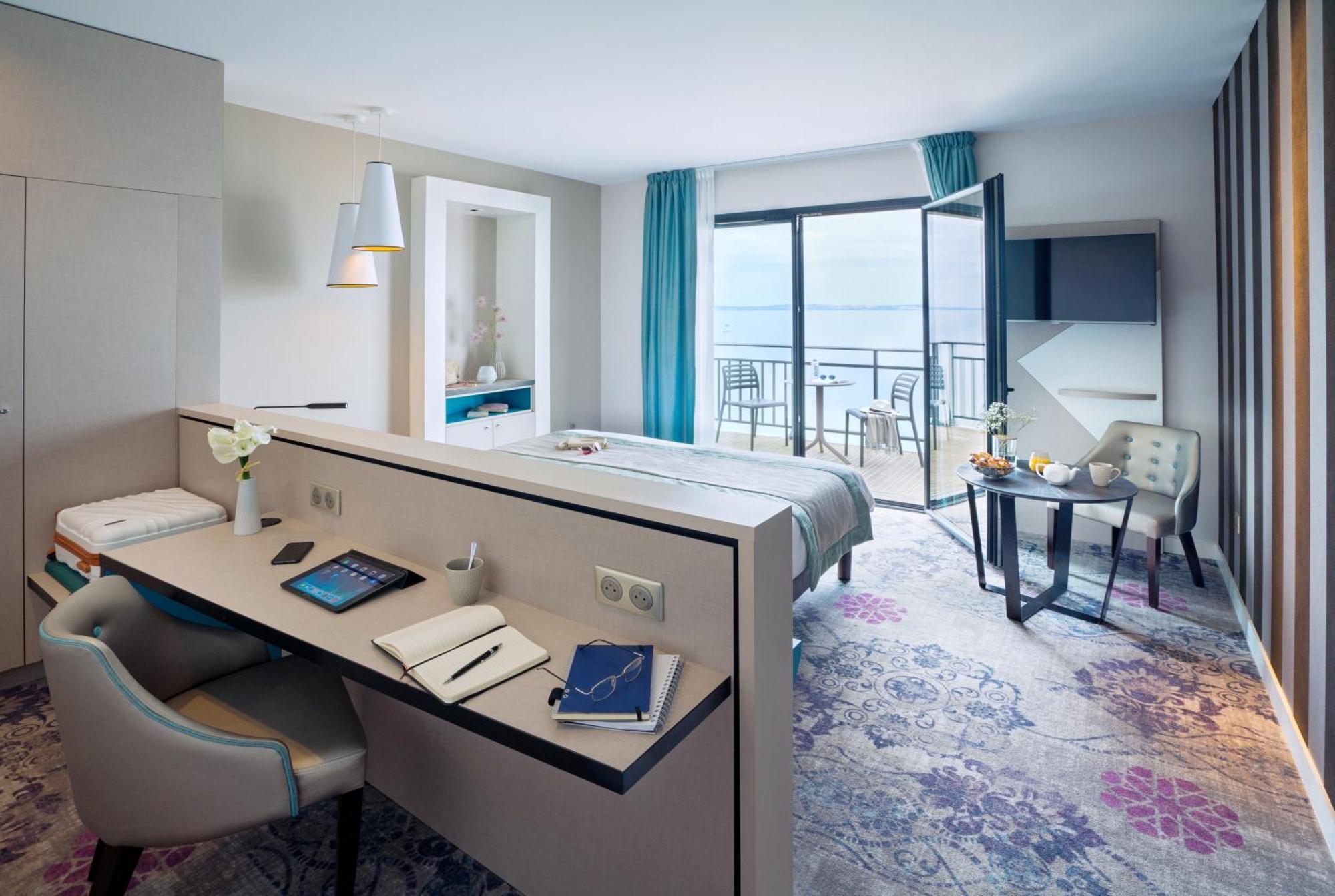 Hotel Valdys Thalasso & Spa - La Baie ドゥアルヌネ エクステリア 写真