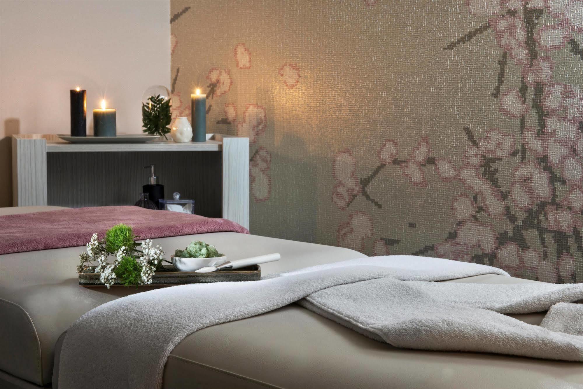 Hotel Valdys Thalasso & Spa - La Baie ドゥアルヌネ エクステリア 写真
